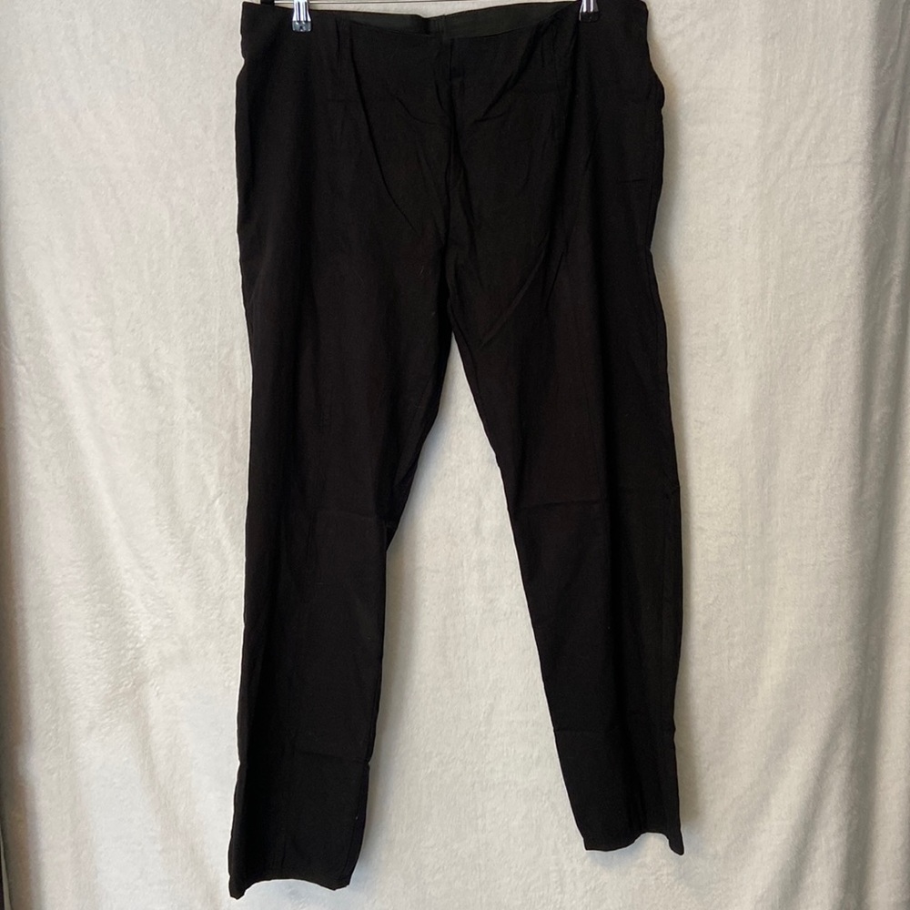 Laura Torelli Black stretchy slacks.